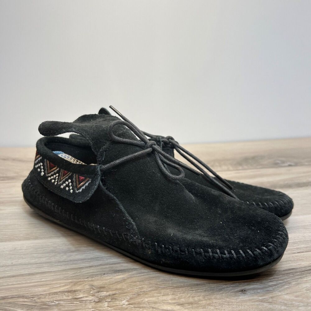 Minnetonka Mosaic Ankle Bootie Moc Black Suede Embroidered‎ Size 9 Lace Up